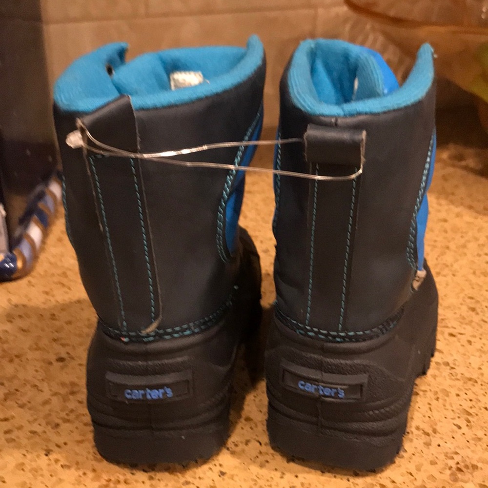 Carter’s snow boots size 7 - Picture 5 of 8
